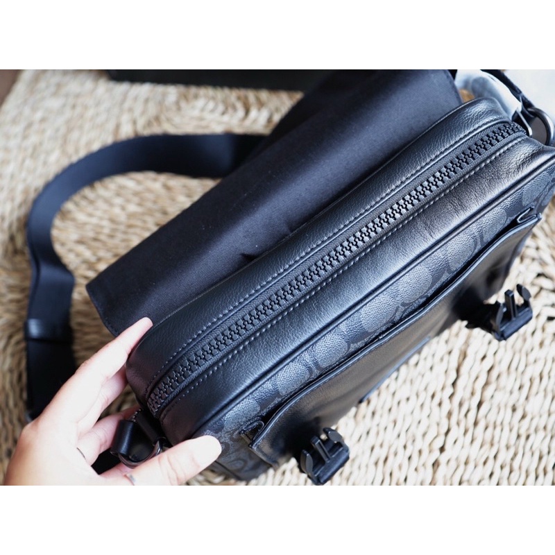 TÚI ĐEO CHÉO COACH TRACK