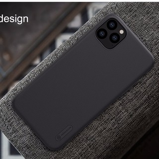 Ốp Lưng Sần Chống Sốc Cho iPhone 11 Pro hiệu Nillkin (Tặng kèm giá đỡ) - Hàng Chính Hãng