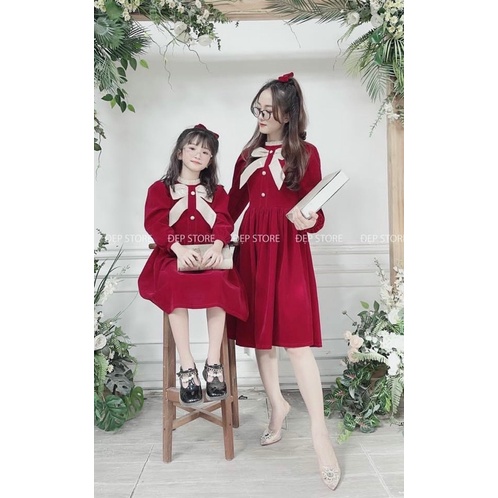 Váy đôi mẹ con nhung đỏ xếp li xoè nơ ngực