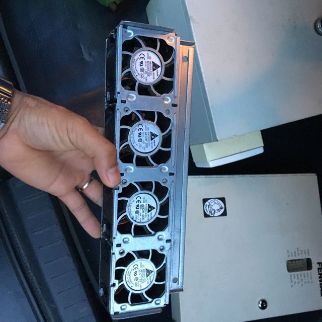 Cây quạt máy chủ Hp gồm 4 quạt delta 12v 1.8A 6x6cm gắn vào