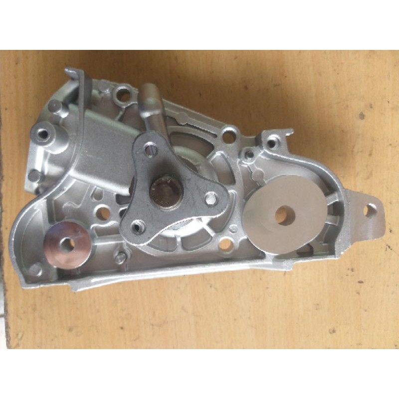 Bơm nước Ford Laser 1.6