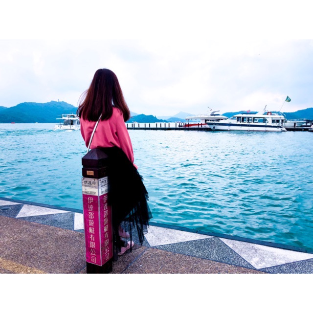 Chân váy ren tầng nội địa Thái (ảnh thật Vân mặc màu đen ở cuối nha)