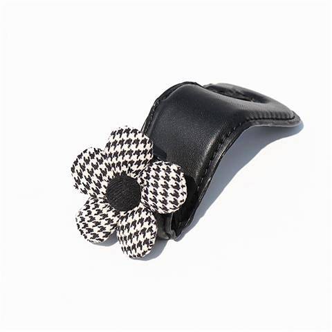 Móc da chịu lực cao cấp họa tiết ins houndstooth dễ thương vô hình gắn lưng ghế xe lưu trữ phía sau id44