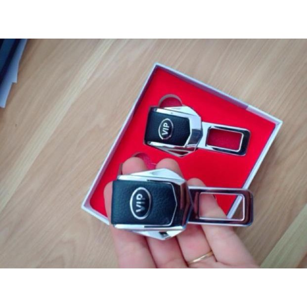 Cài chốt dây an toàn ô tô loại xịn có logo hãng xe - giá 2 cái- có video thật