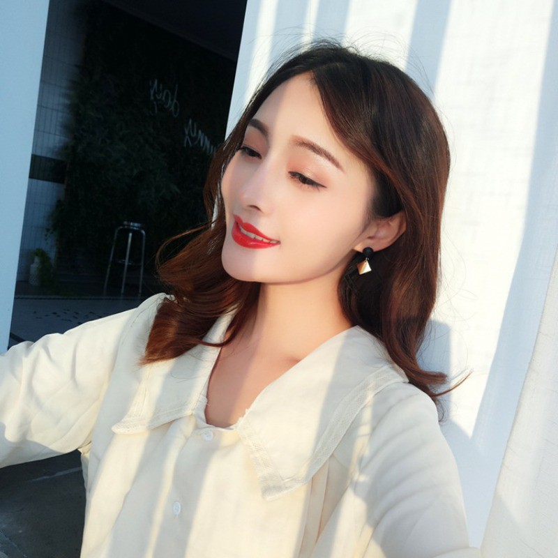 Bông tai hình vuông độc đáo