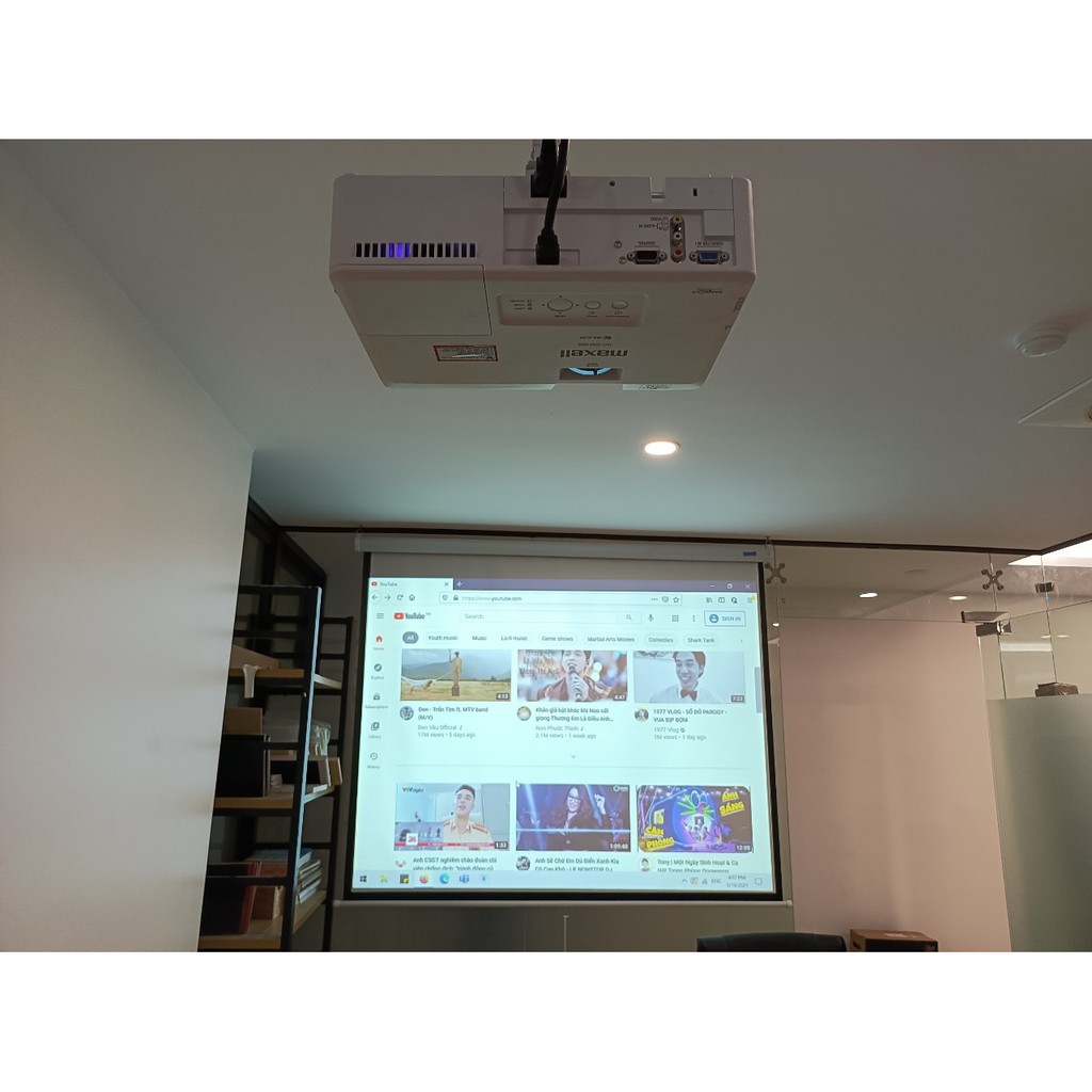 Màn Chiếu Treo Tường 84inch - 1m52 x 1m52. Màn phù hợp nhiều máy chiếu như led, mini, full hd, phổ thông nhất