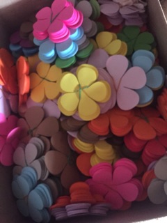 2kg giấy + 100 set cánh hoa