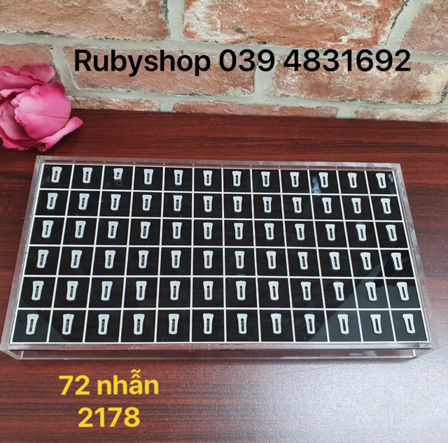 Khay  mika trưng bày nhẫn ,