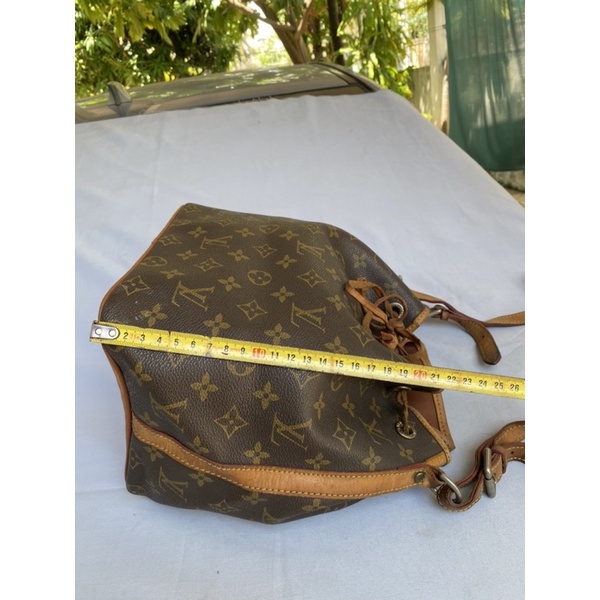 Túi chuẩn si. Túi qua sử dụng. Khách vui lòng xem hình nếu muốn biết thêm thông tin sản phẩm mời khách vô chat. Thanks .