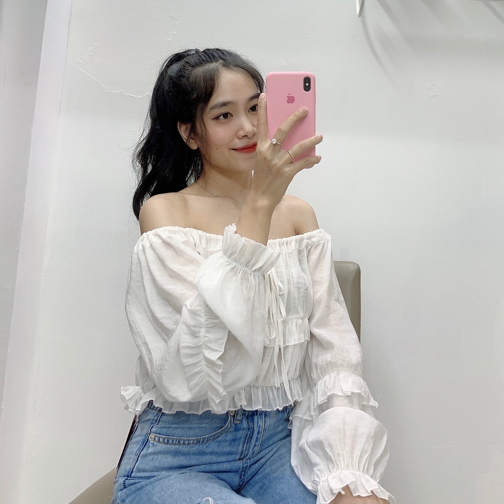 Áo croptop trễ vai màu trắng phong cách Hàn Quốc