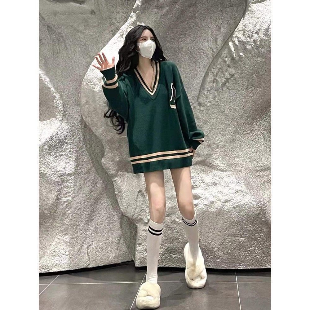 Áo sweater cổ chữ V tay dài dáng rộng kẻ sọc dệt jacquard họa tiết chữ thời trang thu đông mới/ Áo thun trắng cho nữ