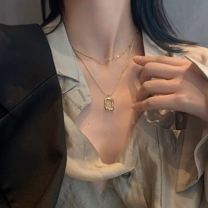 Vòng Cổ Dây Chuyền Hai Lớp Ngắn Màu Trắng Phong Cách retro Hàn Quốc Cá Tính Dễ Phối Đồ Cho Nữ