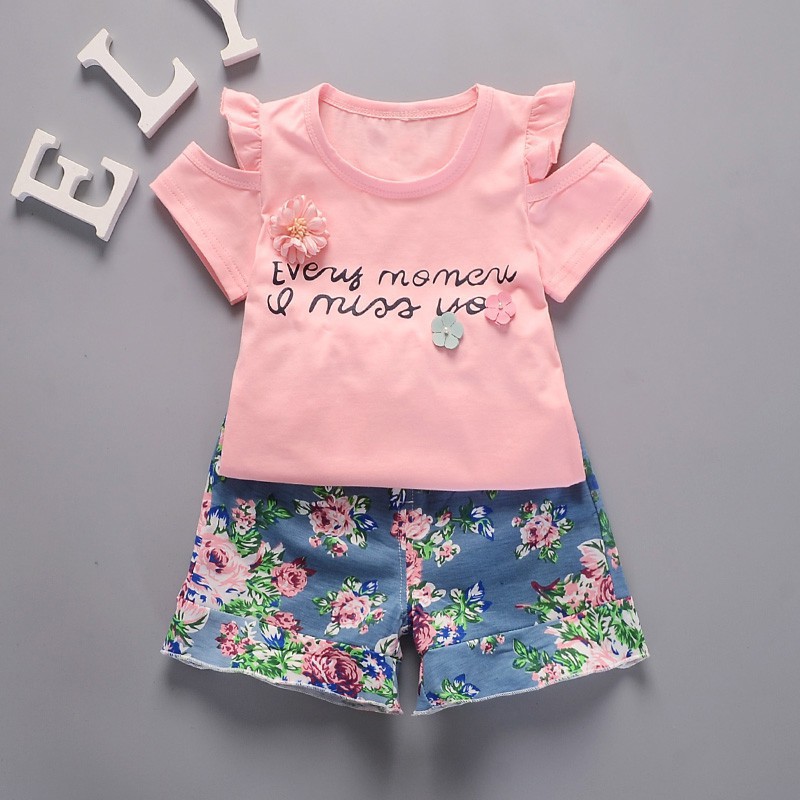 Bộ áo thun tay ngắn khoét vai in chữ + quần ngắn họa tiết hoa đáng yêu dành cho bé