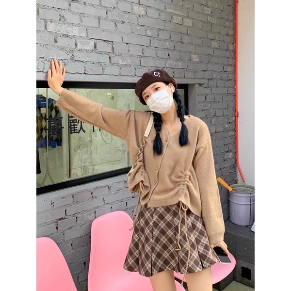 Áo len dệt kim rút dây - Chân váy caro xếp ly