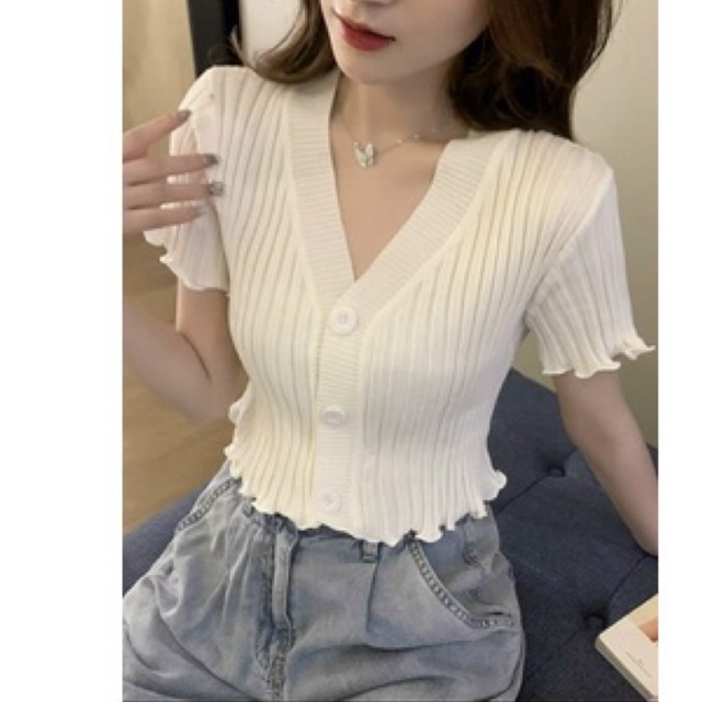 Áo len croptop cúc to dáng ôm, Áo kiểu cài cúc form ngắn cổ tim AL6131 - NhiNhi Shop