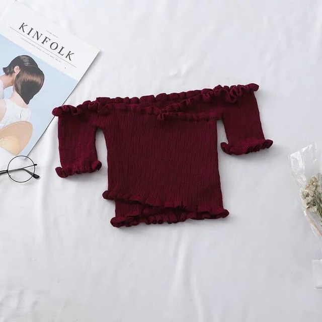 Croptop bẹt vai giống chị Nhã