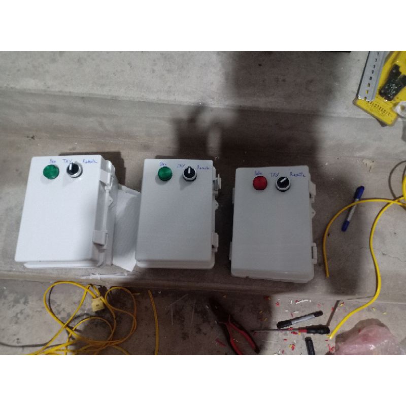 Tủ điện điều khiển từ xa .2 chế độ Màn/auto, tải 3kw Đã ráp hoàn chỉnh về chỉ đấu tải điện và cấp nguồn sử dụng