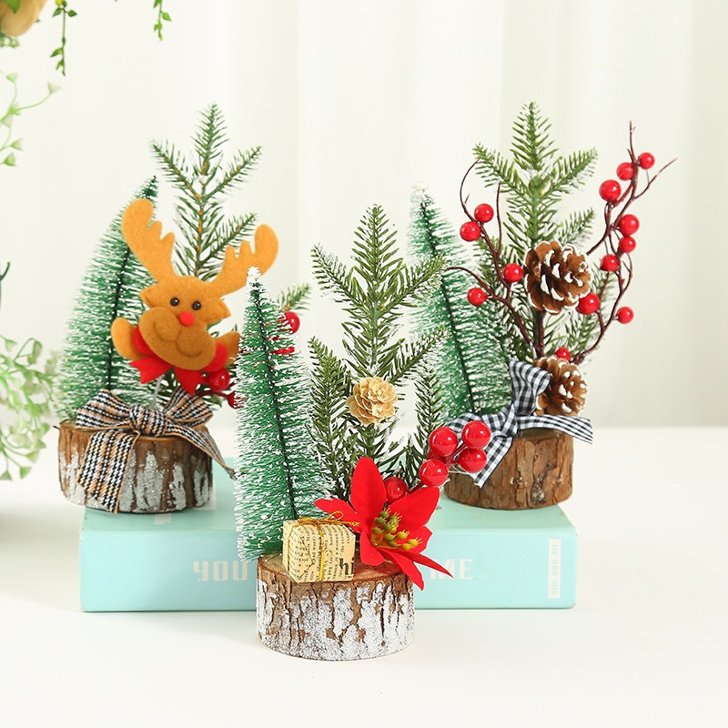 Cây thông Giáng Sinh nhỏ xinh để bàn kẻ du hành 3 size