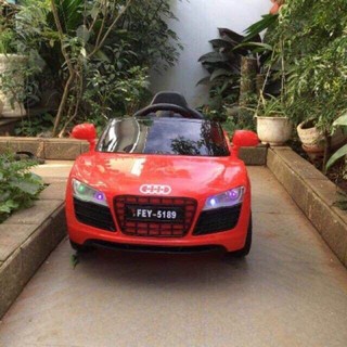 Xe ô tô điện cho bé