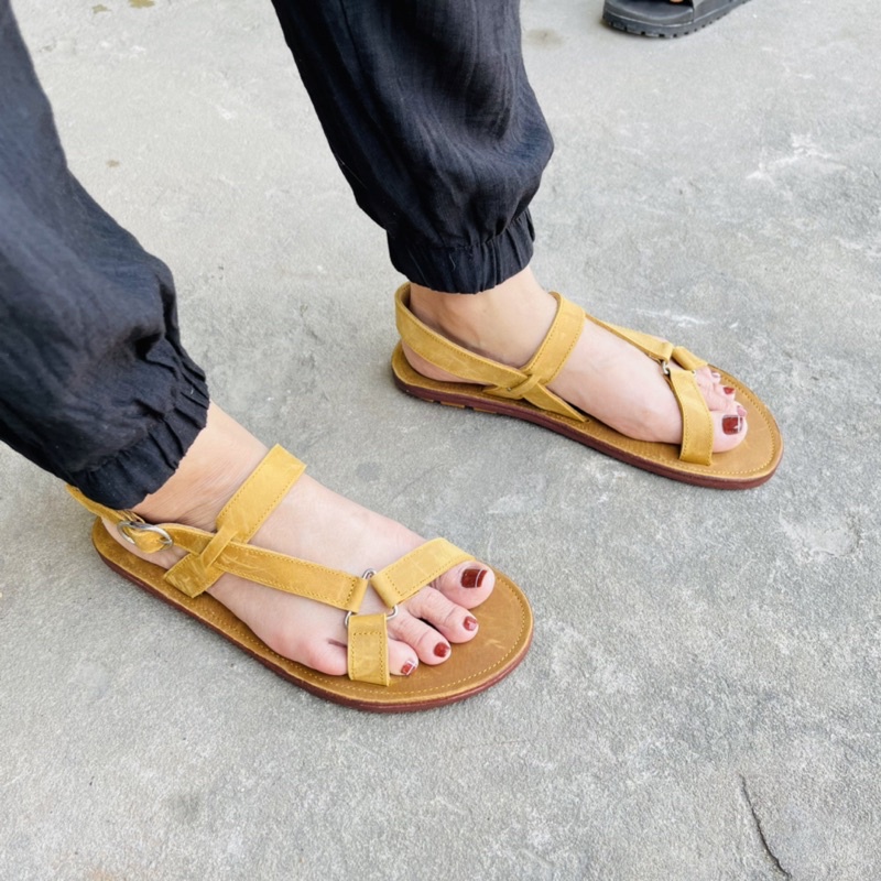 Dép Nam Nữ Da Bò Thật Dép Quai Hậu Unisex Đẹp Nhất Trẻ Trung Năng Động Phù Hợp Đi Chơi Đi Học Atshoes LDAT005(Vàng)