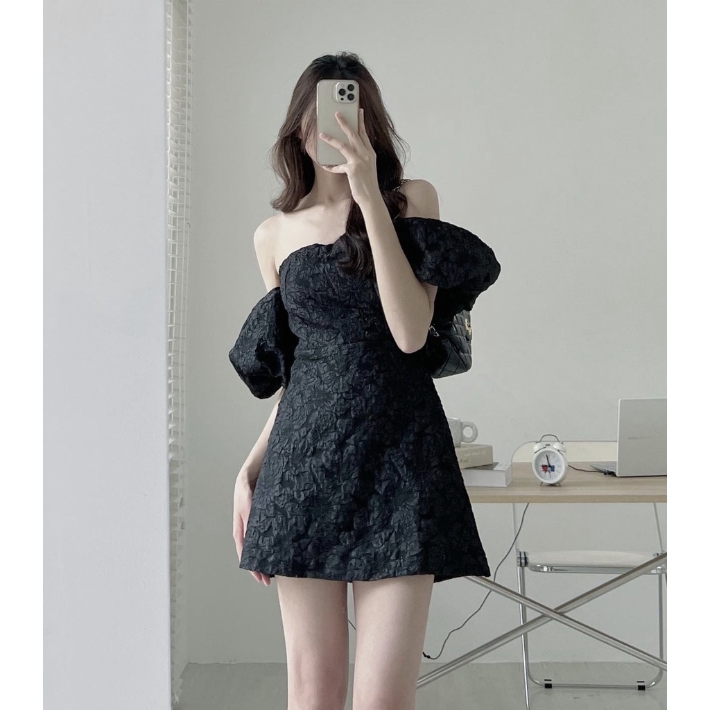Lại một siêu phẩm dành cho các nàng 😍😍😍 ❤️❤️ Váy gấm xốp trễ vai tay bồng siêu xinh 🎉🎉🎉