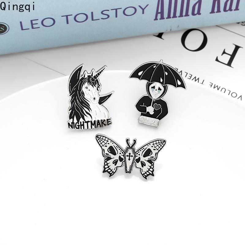 Ghim cài áo Miss Zoe kiểu hoạt hình phong cách gothic cá tính