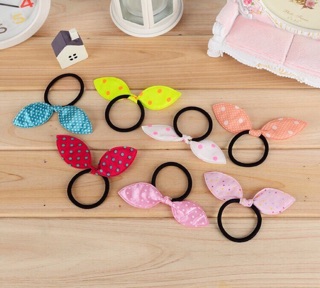 Buộc tóc nơ dễ thương