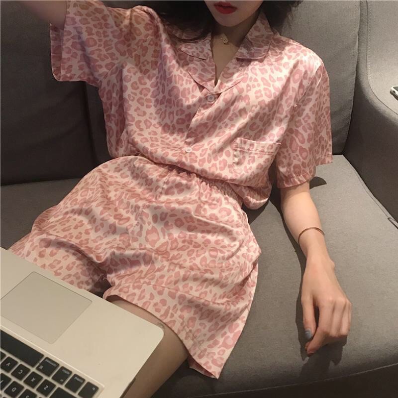 Bộ  ngủ pijama nữ ngắn tay hoạ tiết báo phong cách Hàn Quốc sang trọng