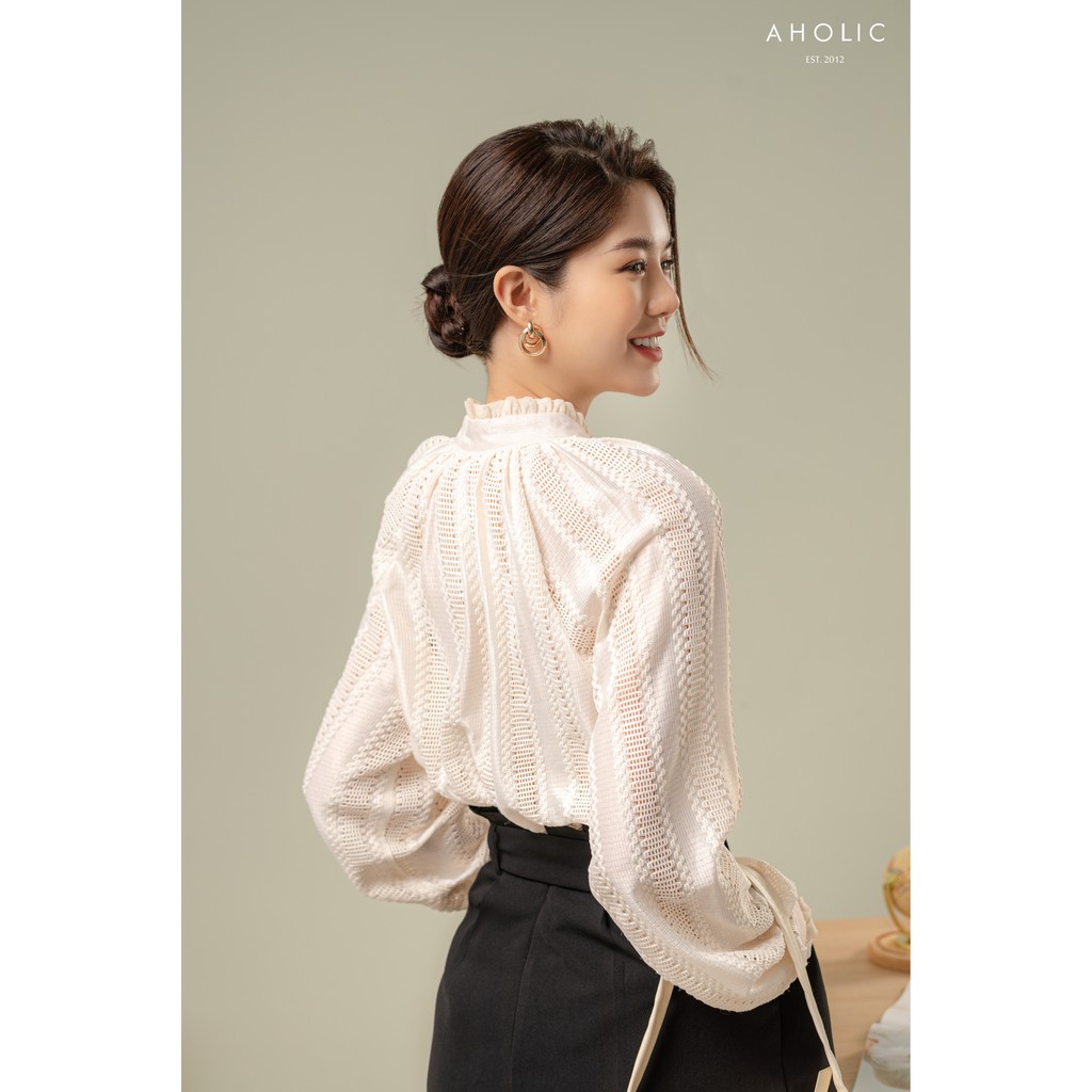 Sơ mi thô ren hoạ tiết 1 màu trắng Aholic SM426