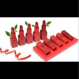 Bộ son mini thỏi tông đỏ lỳ mịn.