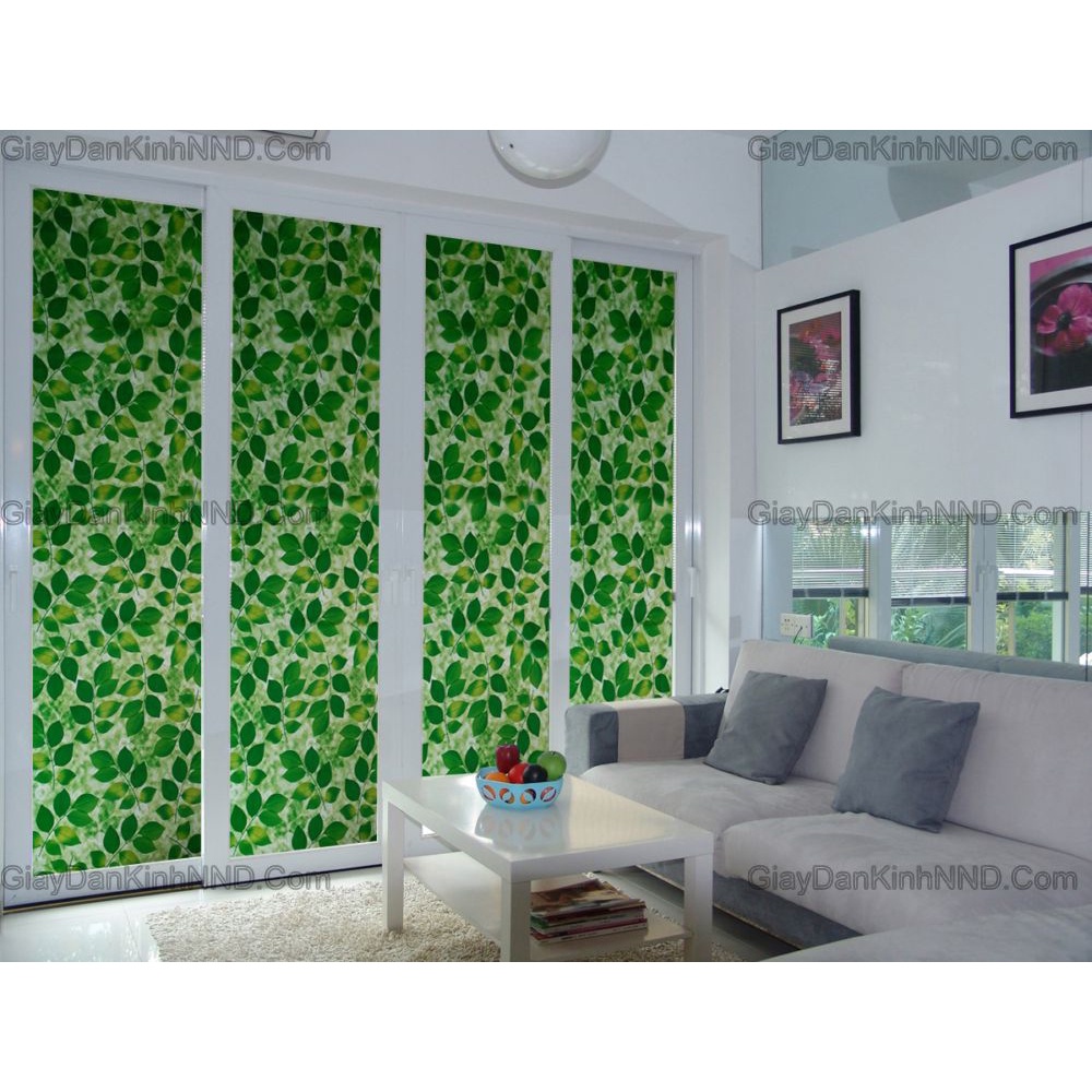 Decal dán kính hình lá cây xanh, màu sắc tươi xanh, dán lên sẽ mờ, bên trong và ngoài nhà không thấy nhau..