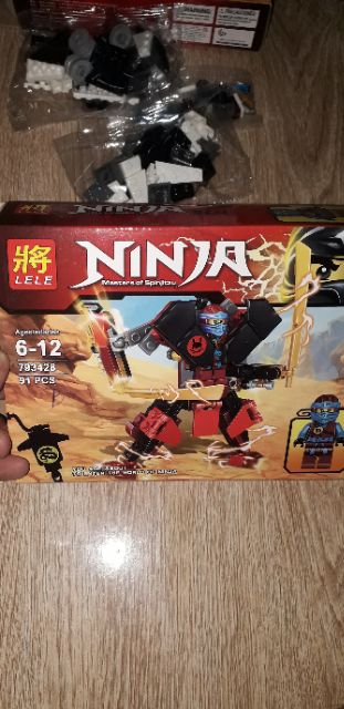 Lắp ráp 1 hộp LegoNinja Robot 79342 có nhiều chi tiết bằng nhựa ABS
