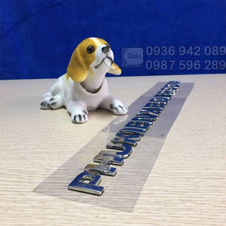 Chó Beagle lắc lư trên xe hơi - Trang trí taplo ô tô