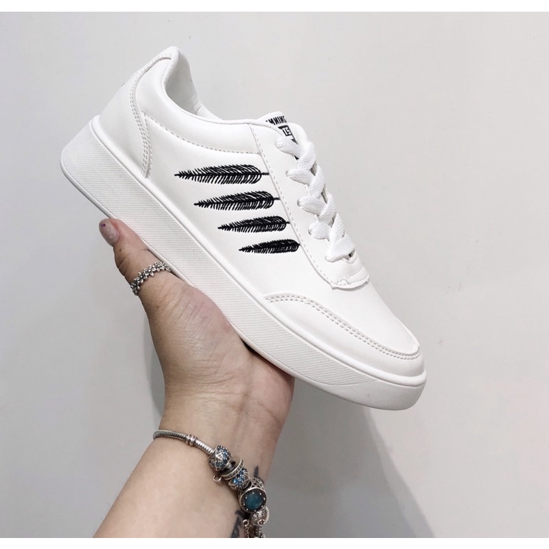 Giày sneaker độn đế nữ