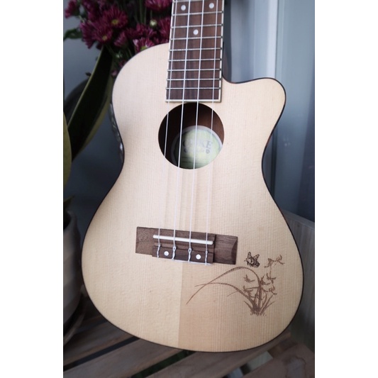 Đàn ukulele concert khuyết gỗ sáng- tặng đủ phụ kiện bao đàn