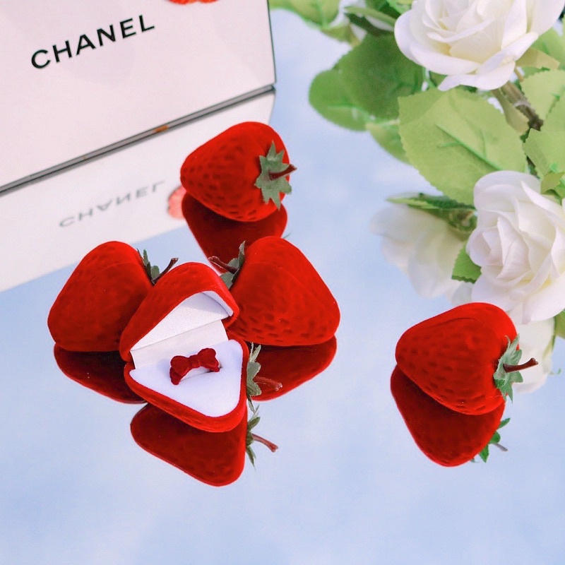 Hộp dâu nhung kèm nhẫn nơ cho bạn gái cực xinh xắn