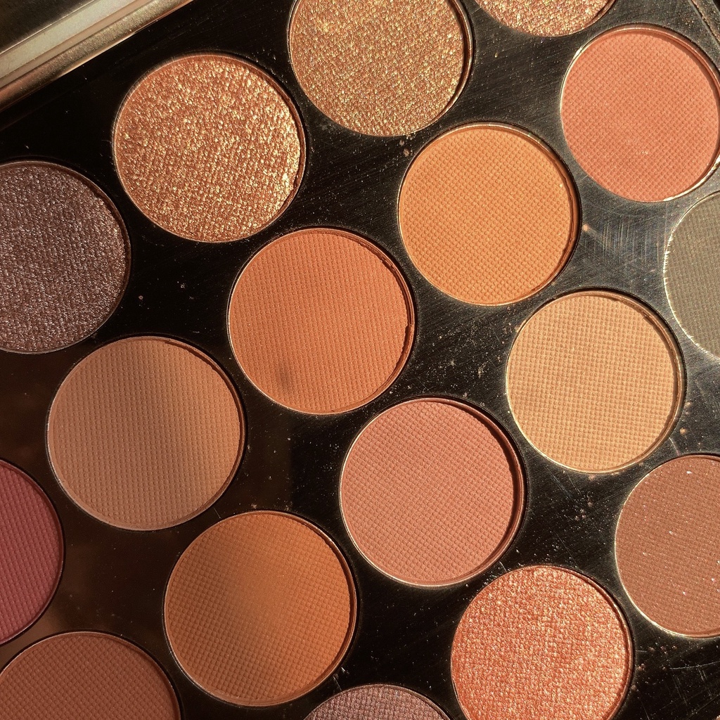 Bảng màu mắt Revolution Flawless
