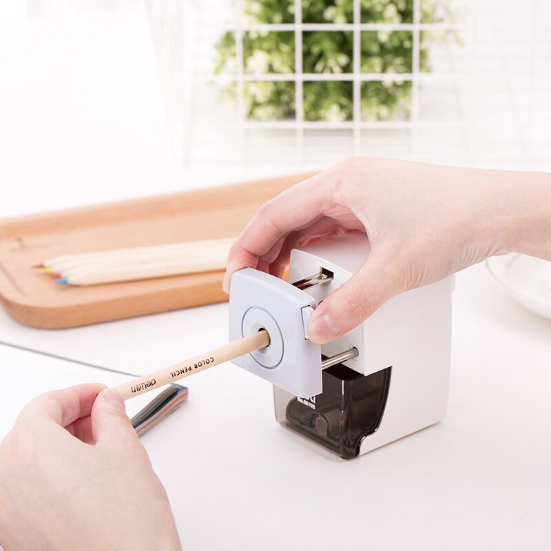 Dụng cụ chuốt bút chì Deli thủ công tiện lợi