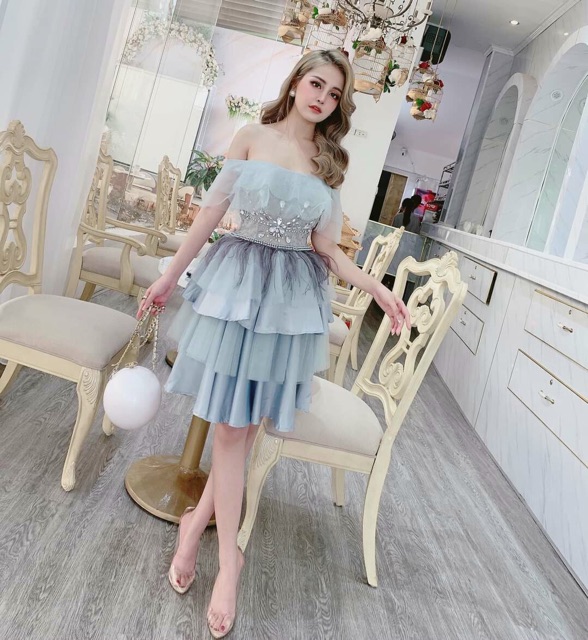 ảnh và video thậ 1000% Đầm xoè trễ vai lông vũ