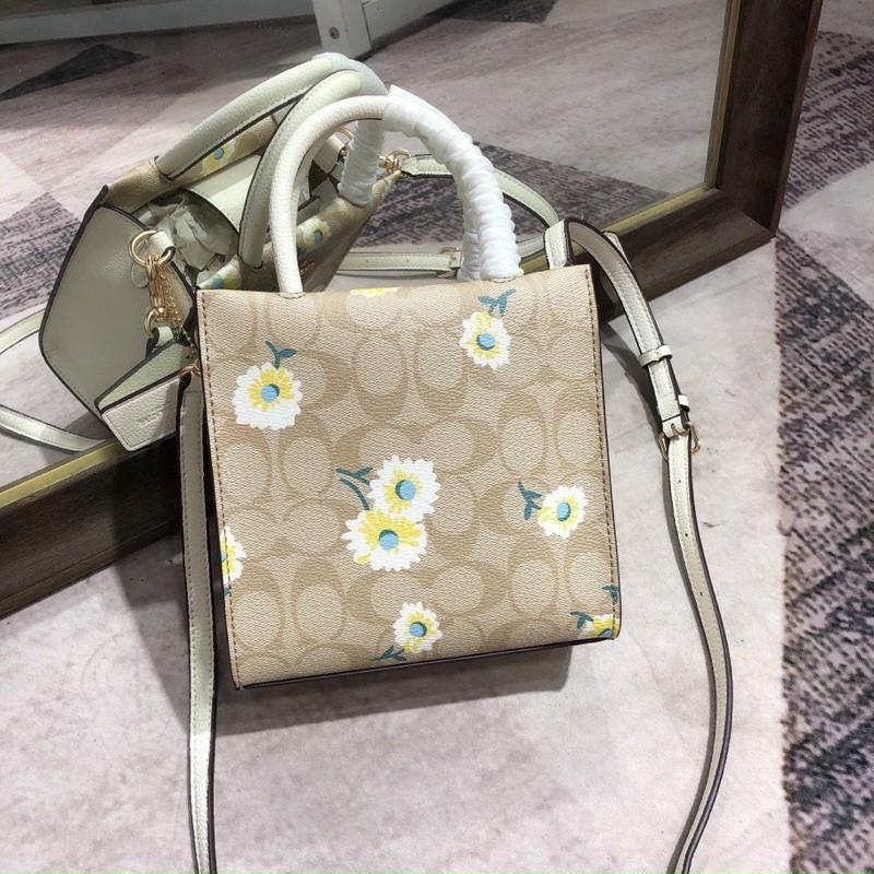 Túi Coach hoa cúc, hoạ tiết hot của năm❤️