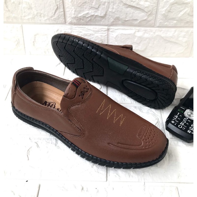 Giày lười nam da bò nguyên tấm..kiểu dáng đẹp..mang êm chân..mã LC02..màu vàng bò..đế khâu sẵn rất chắc chắn
