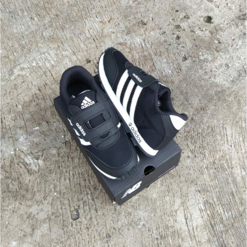 Giày thể thao Adidas thời trang năng động cho bé