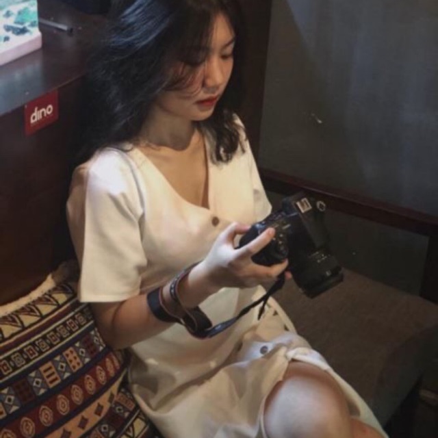 Đầm trắng suông khuy nút chéo thun sau thắt nơ siêu xinh