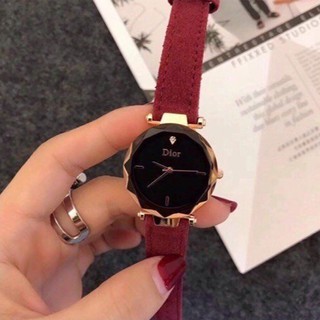 Đồng hồ nữ Dior dây da mềm mại