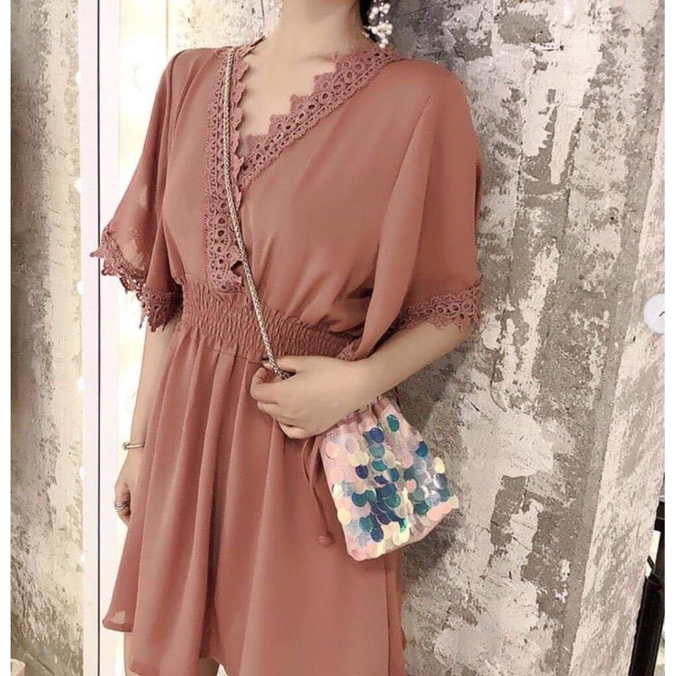 Đầm viền ren cổ