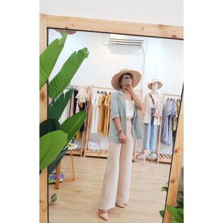 Áo vest xanh + quần ống suông be - hình chụp thật