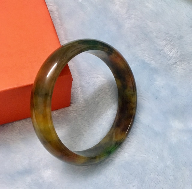 Vòng đá thời trang