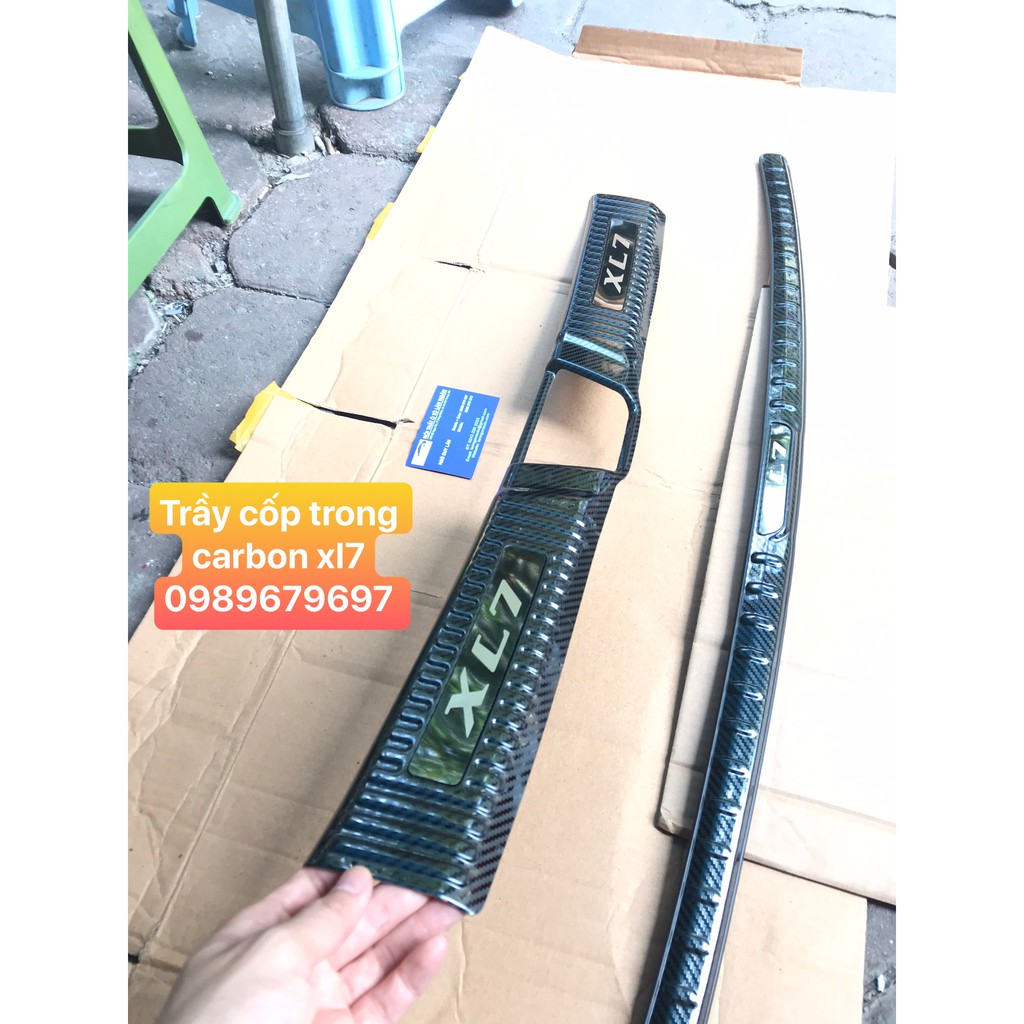Ốp chống trầy cốp trong, ngoài CARBON xe Suzuki XL7 2020 2021 2022 mẫu cacbon cao cấp