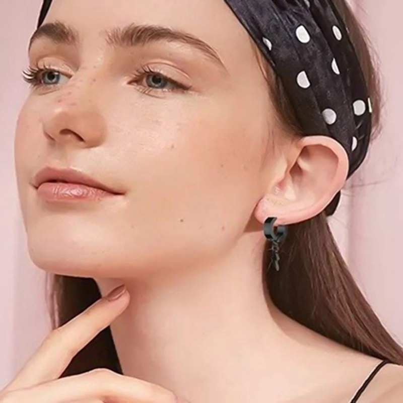 Khuyên Tai Thép Titan Hình Sấm Sét Cá Tính