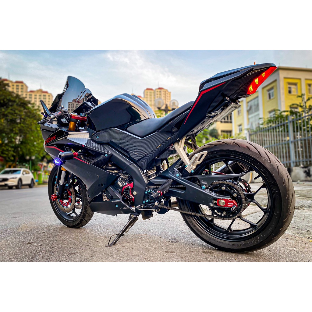 Nhông xích Yamaha R15v3 / XSR155 / MT15 đến từ các thương hiệu Recto - X1r . Kèm xích phớt cao su của RK - X1R,